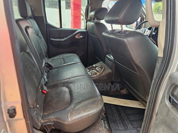 Nissan Navara 2015 Gray photo 6