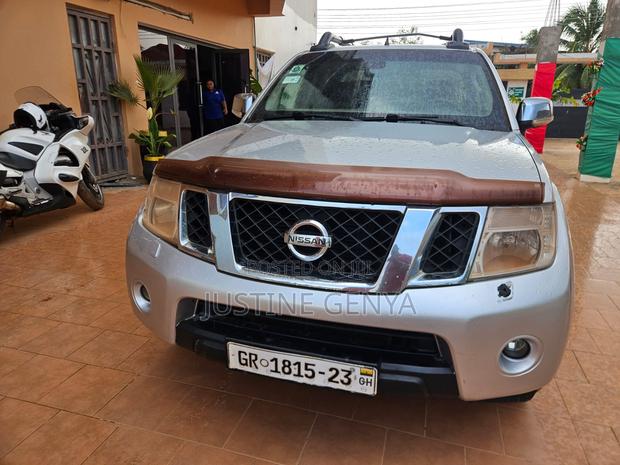 Nissan Navara 2015 Gray