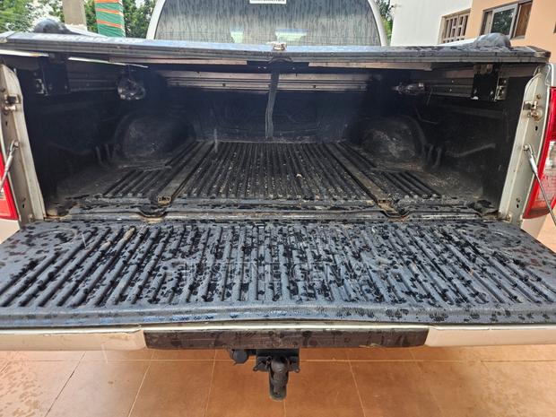 Nissan Navara 2015 Gray photo 7