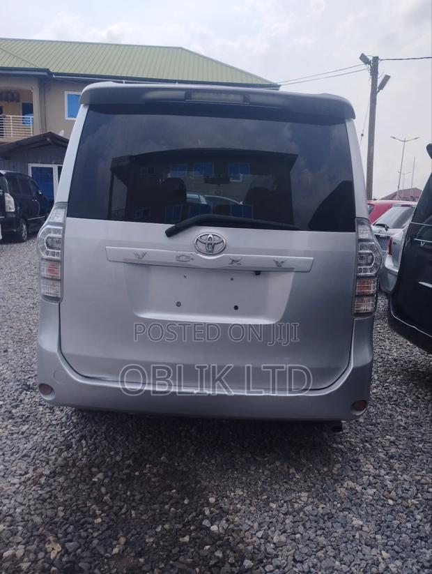 Toyota Voxy 2013 Gray