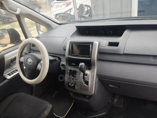 Toyota Voxy 2013 Gray