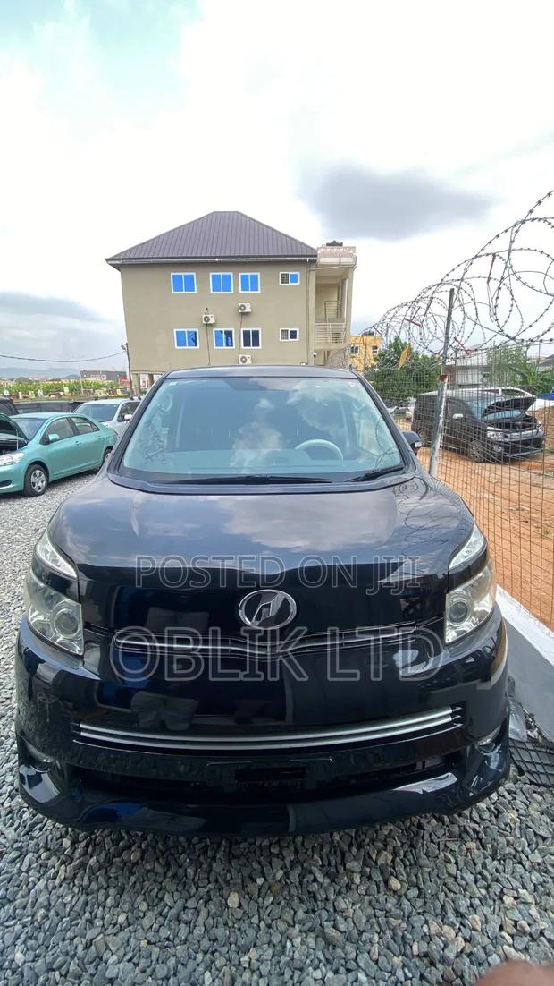 Toyota Voxy 2013 Black
