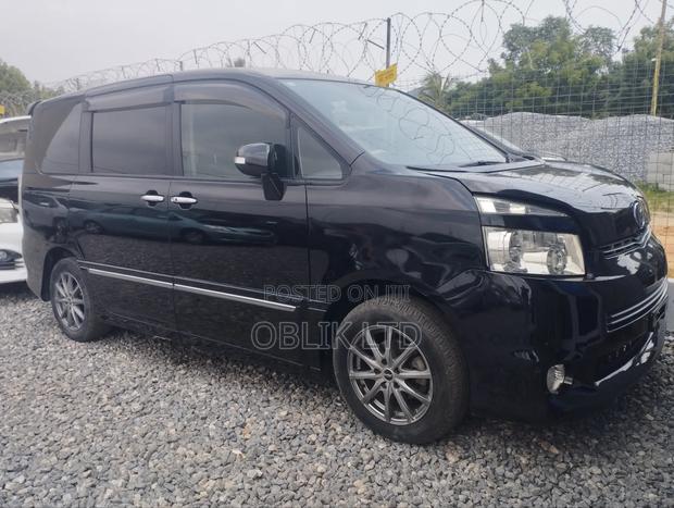 Toyota Voxy 2013 Black
