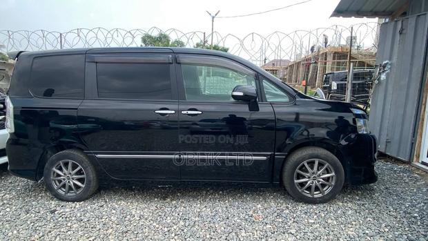 Toyota Voxy 2013 Black