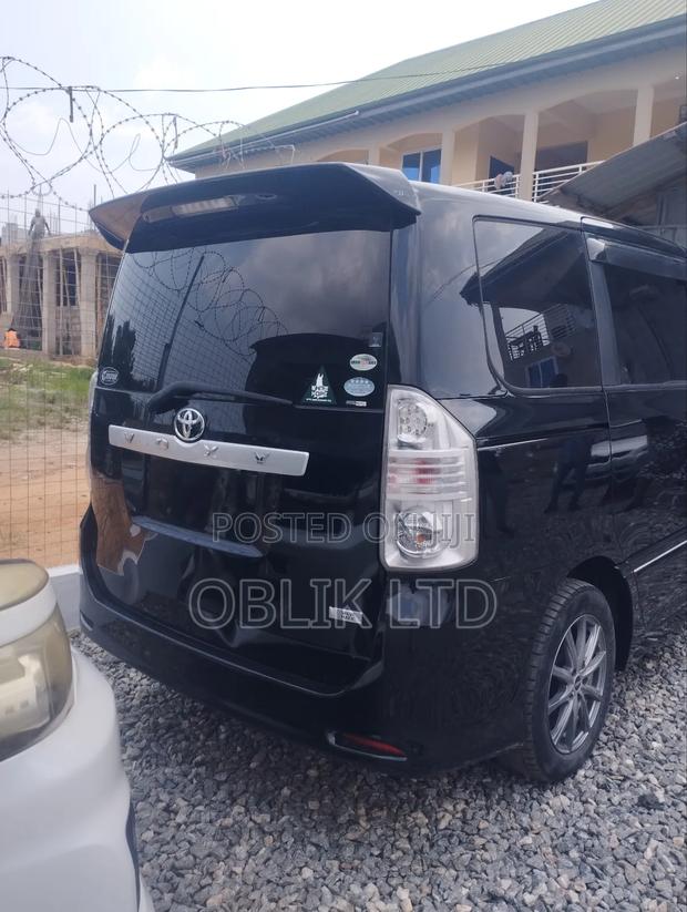 Toyota Voxy 2013 Black