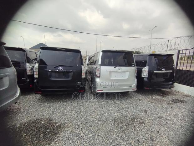Toyota Voxy 2013 Black