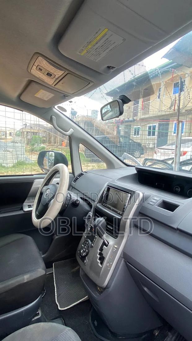 Toyota Voxy 2013 Black