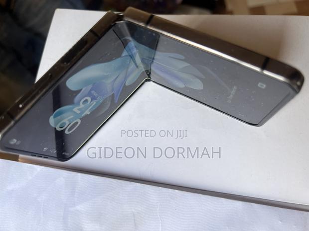 Samsung Galaxy Z Flip4 128 GB Black