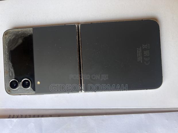 Samsung Galaxy Z Flip4 128 GB Black