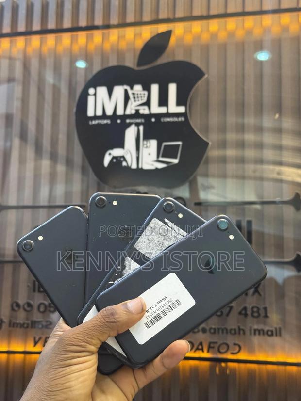 Apple iPhone 7 32 GB Black · Photo 4