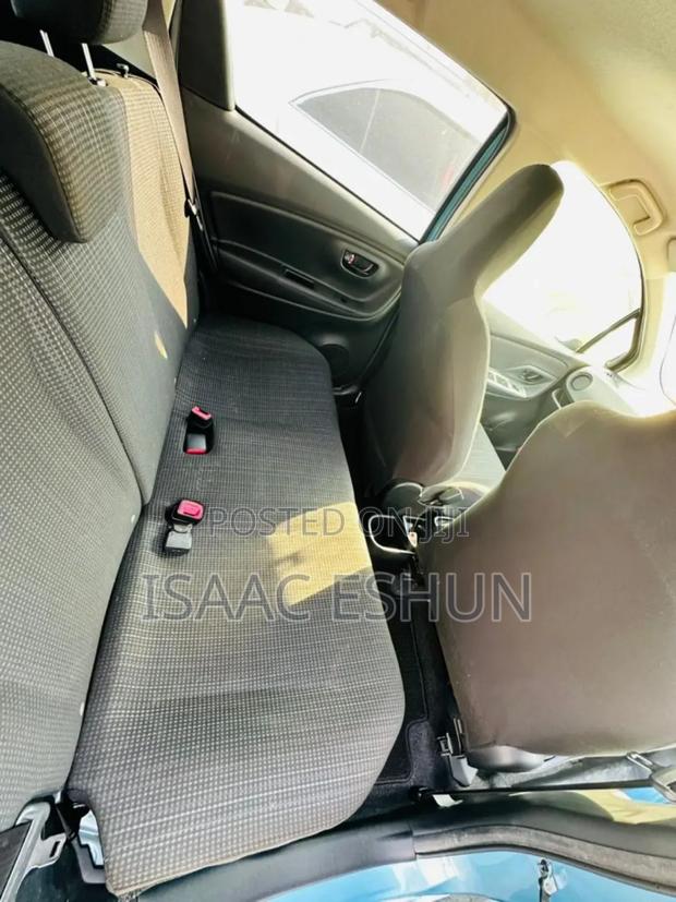 Toyota Vitz 1.0 FWD 5dr 2014 Blue photo 3
