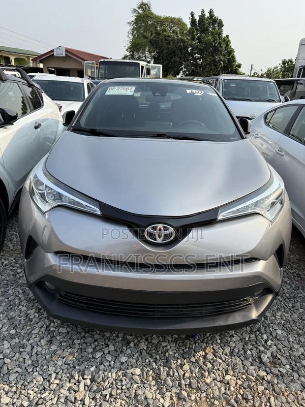 Toyota C-HR 2018 Gray photo 17