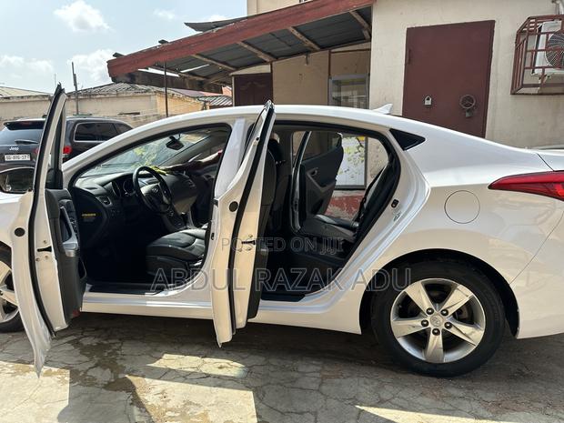 Hyundai Avante 2014 White photo 6