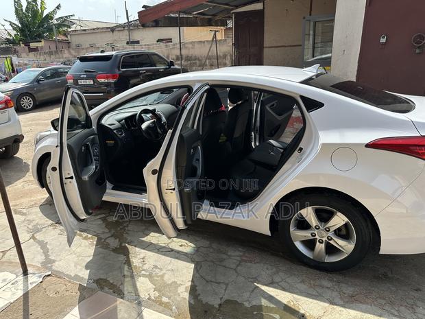 Hyundai Avante 2014 White photo 5