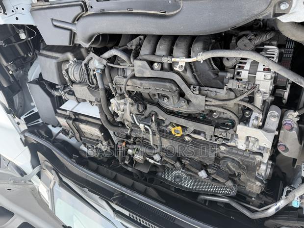 New Toyota Corolla Cross XLE 4WD 2024 White