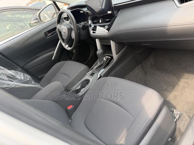 New Toyota Corolla Cross XLE 4WD 2024 White