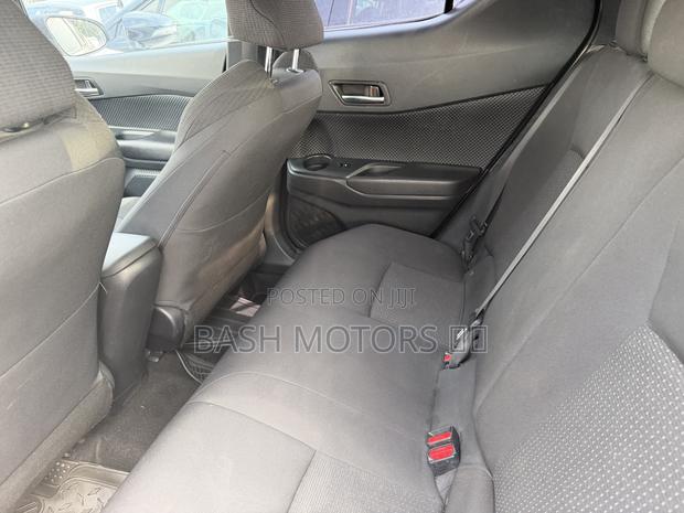 Toyota C-HR LE 2021 Gray