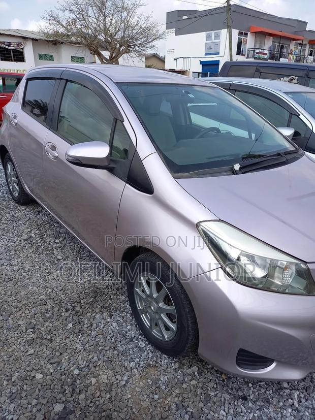 Toyota Vitz 1.3 AWD 5dr 2013 Pink