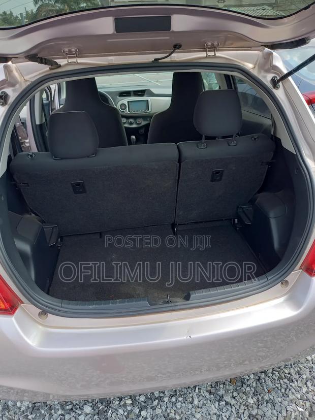 Toyota Vitz 1.3 AWD 5dr 2013 Pink photo 6