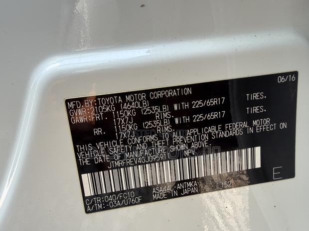 Toyota RAV4 Limited 4dr SUV (2.5L 4cyl 6A) 2018 White