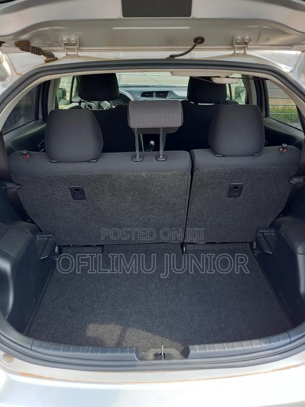 Toyota Vitz 1.3 AWD 5dr 2013 Silver photo 7