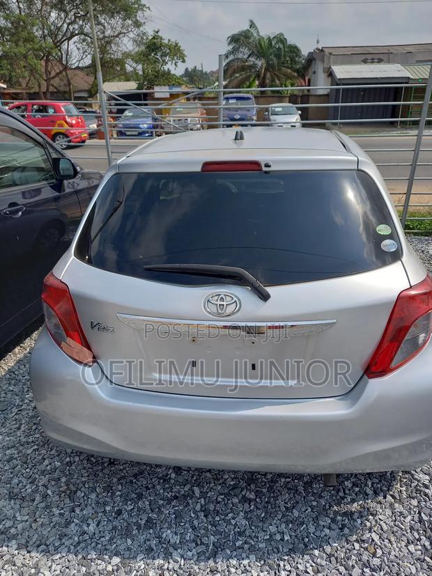 Toyota Vitz 1.3 AWD 5dr 2013 Silver photo 6