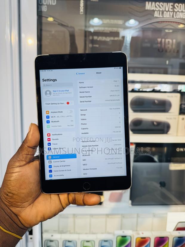 Apple iPad mini 4 128 GB Gray photo 2