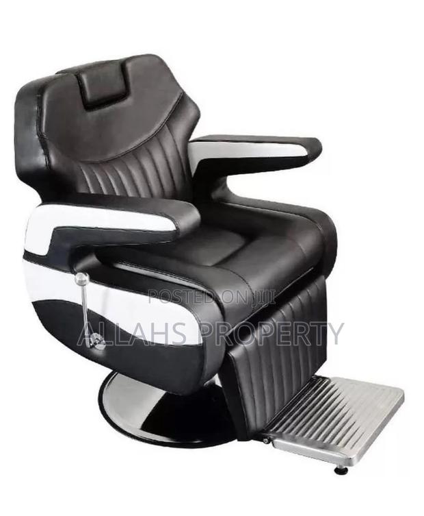 Executive Barbering Chair · Photo 2