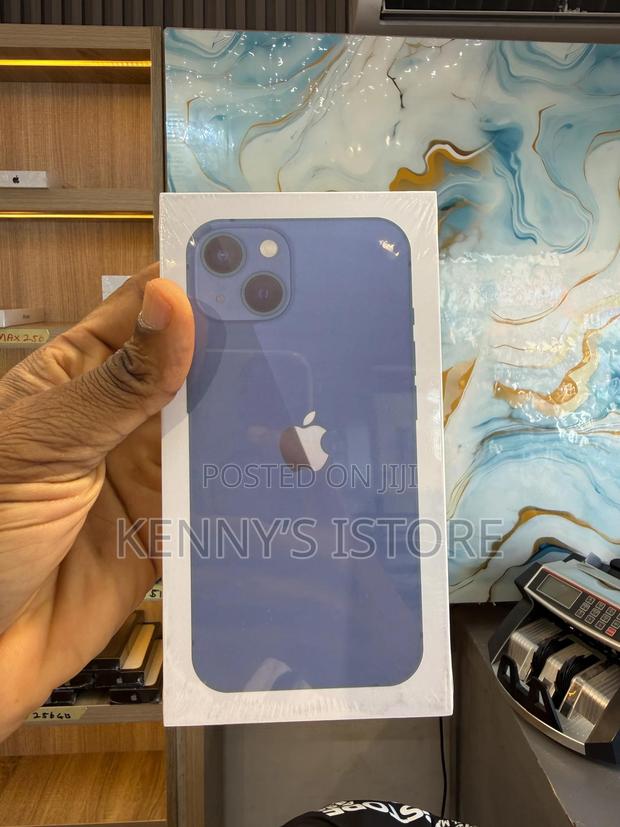 New Apple iPhone 13 256 GB Blue · Photo 4