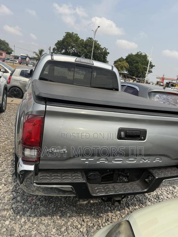 Toyota Tacoma 2017 Gray