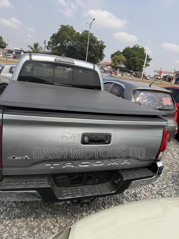 Toyota Tacoma 2017 Gray