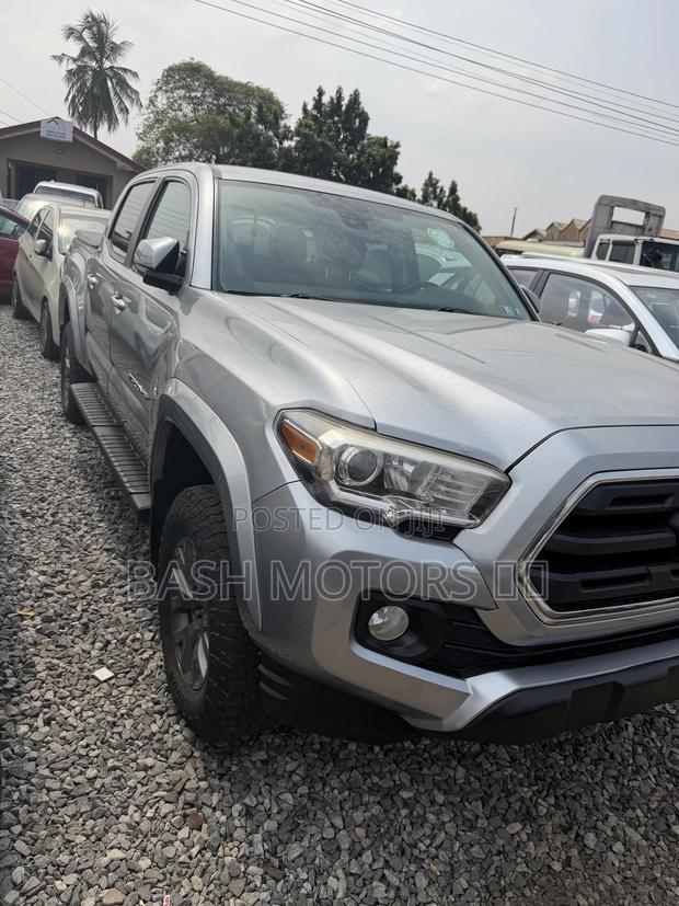 Toyota Tacoma 2017 Gray