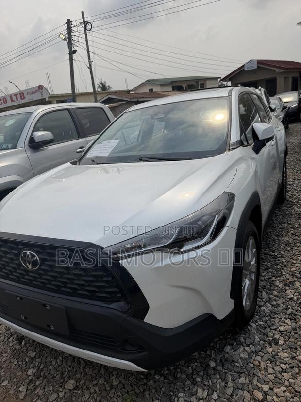 New Toyota Corolla Cross XLE 4WD 2024 White