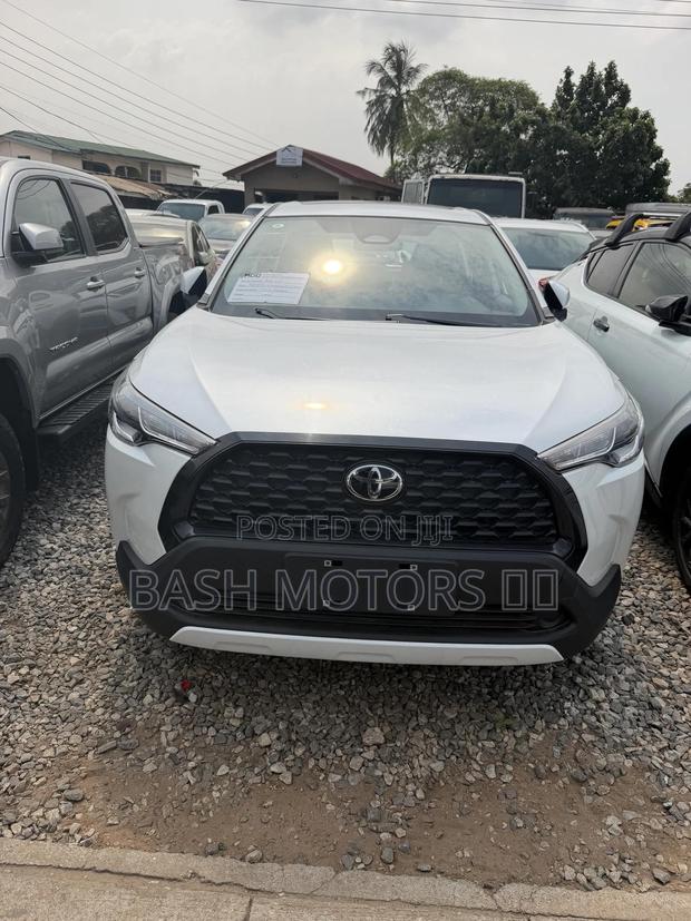 New Toyota Corolla Cross XLE 4WD 2024 White