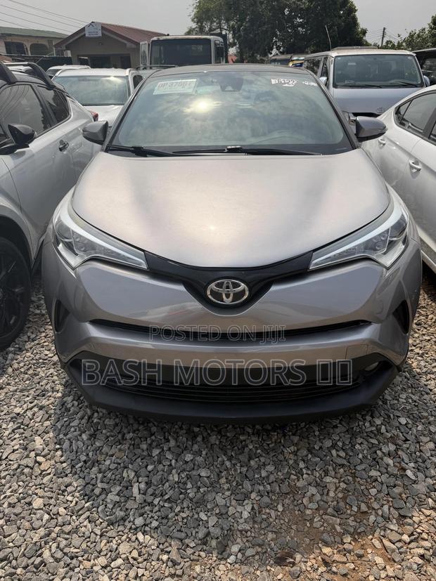 Toyota C-HR LE 2021 Gray