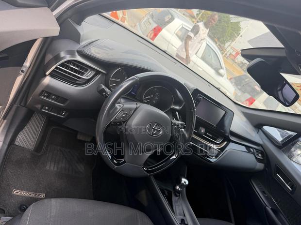 Toyota C-HR LE 2021 Gray