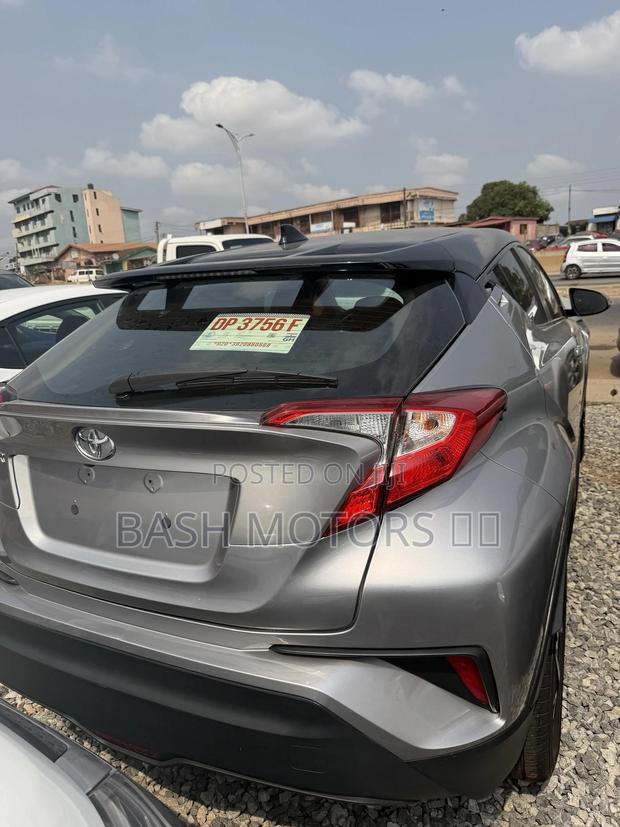 Toyota C-HR LE 2021 Gray