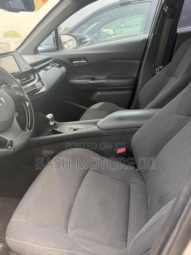 Toyota C-HR LE 2021 Gray