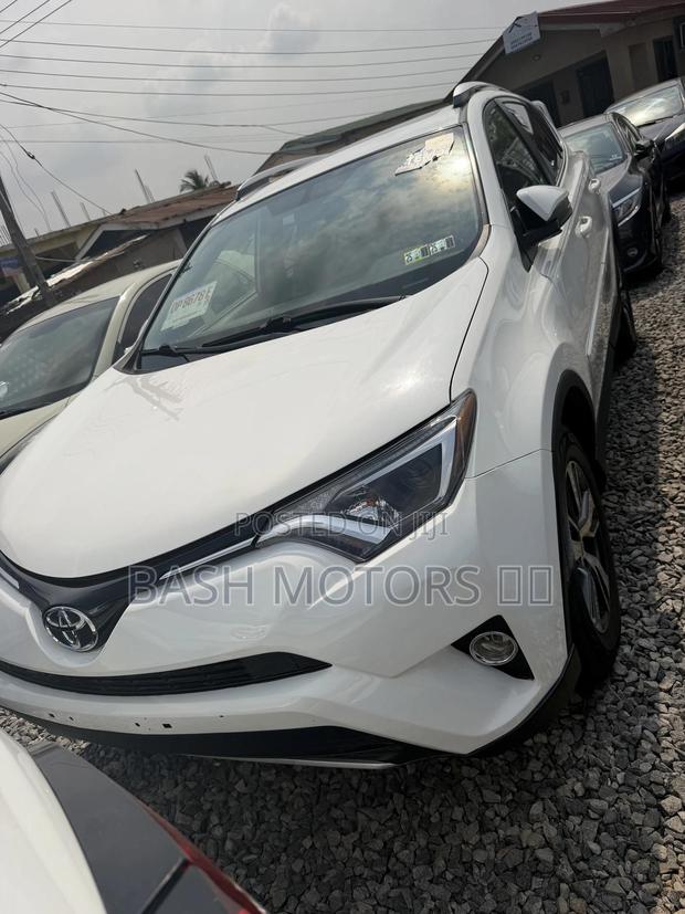Toyota RAV4 Limited 4dr SUV (2.5L 4cyl 6A) 2018 White