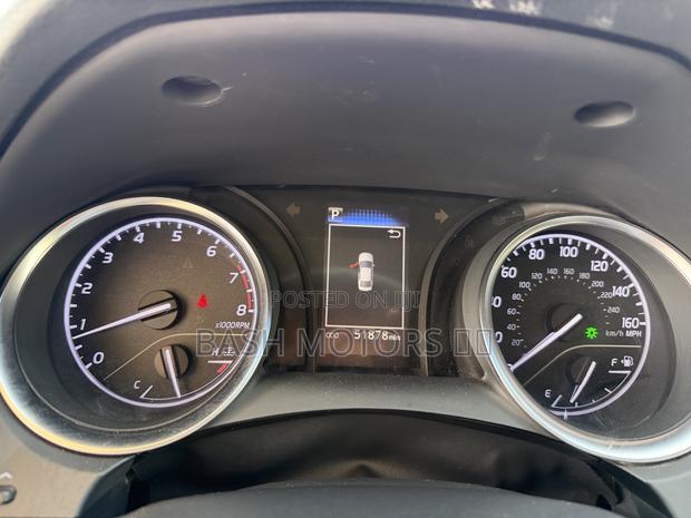 Toyota Camry 2019 Brown