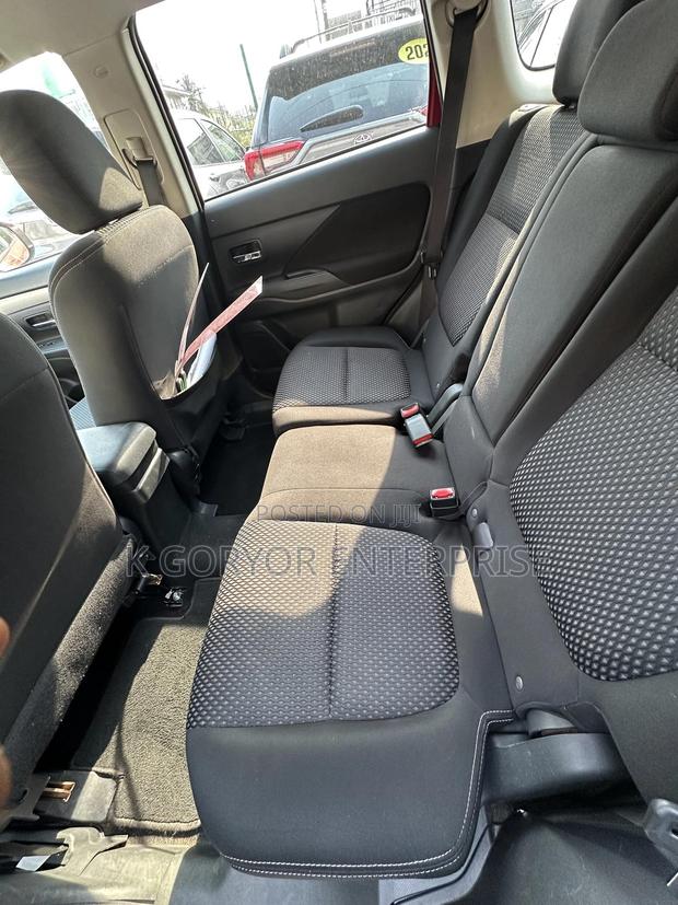 Mitsubishi Outlander 2.0 PHEV AWD 2021 Red photo 4