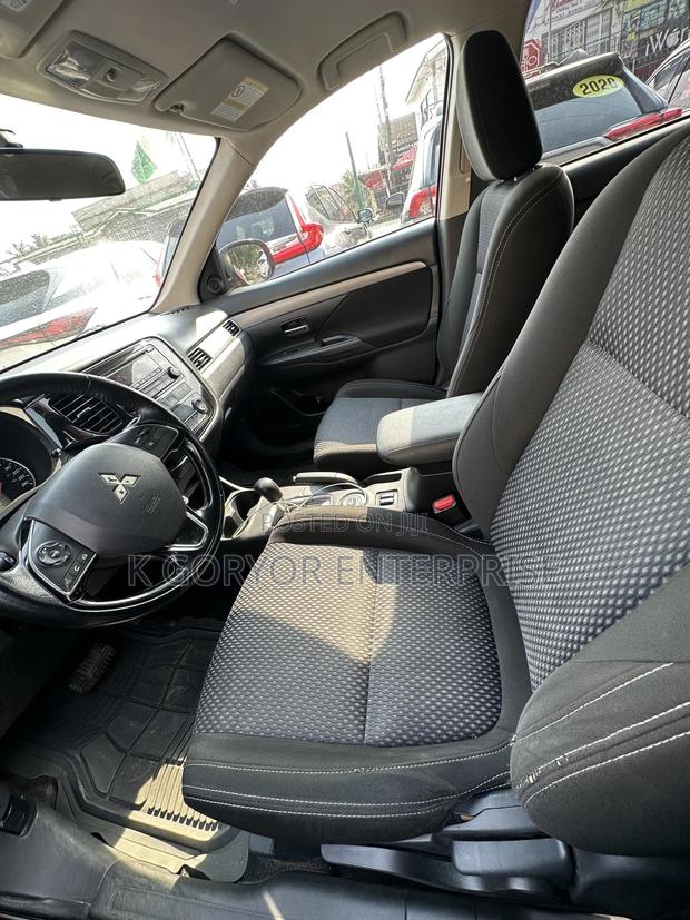 Mitsubishi Outlander 2.0 PHEV AWD 2021 Red photo 5