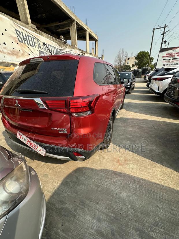 Mitsubishi Outlander 2.0 PHEV AWD 2021 Red photo 2