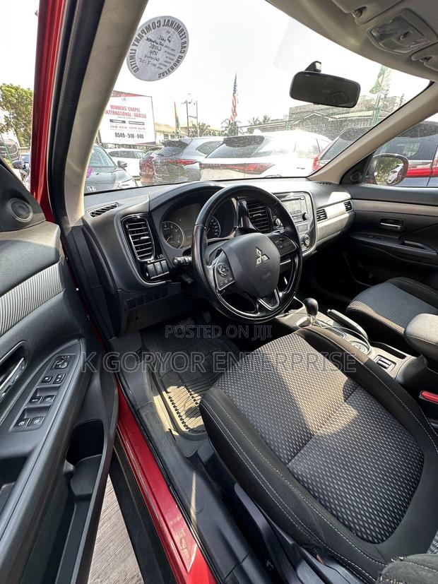 Mitsubishi Outlander 2.0 PHEV AWD 2021 Red photo 6