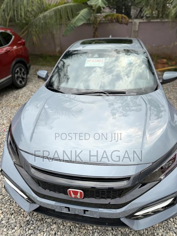 Honda Civic EX Hatchback 2020 Gray photo 3