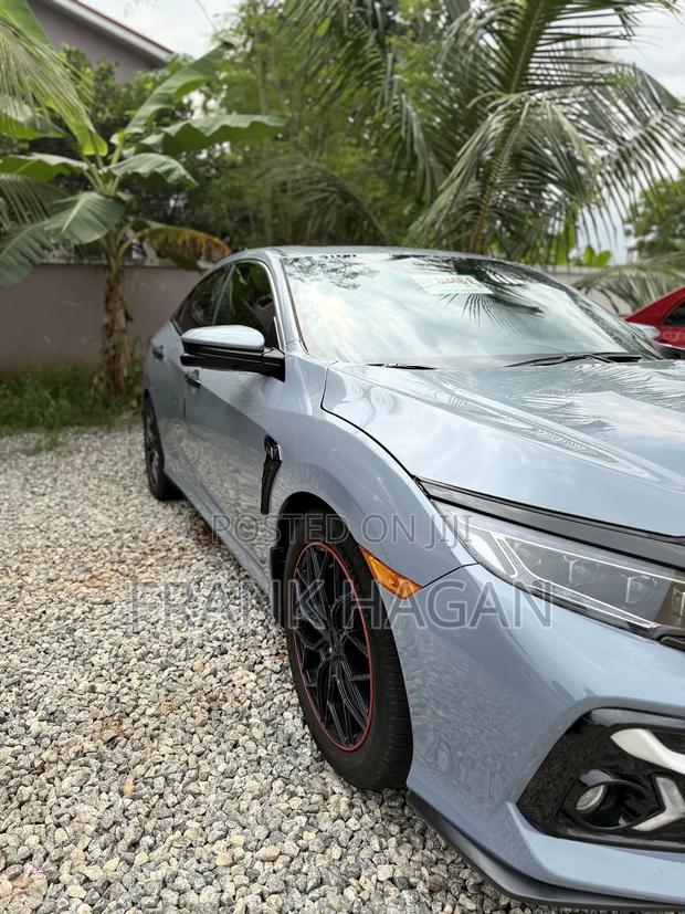 Honda Civic EX Hatchback 2020 Gray photo 8