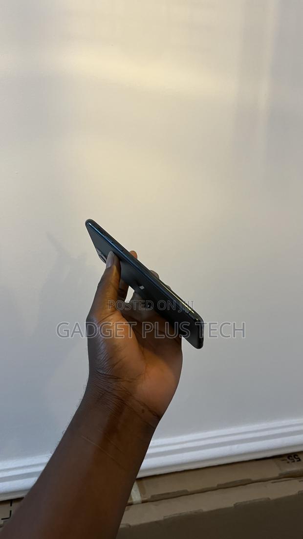 Apple iPhone 11 Pro Max 64 GB Green photo 5