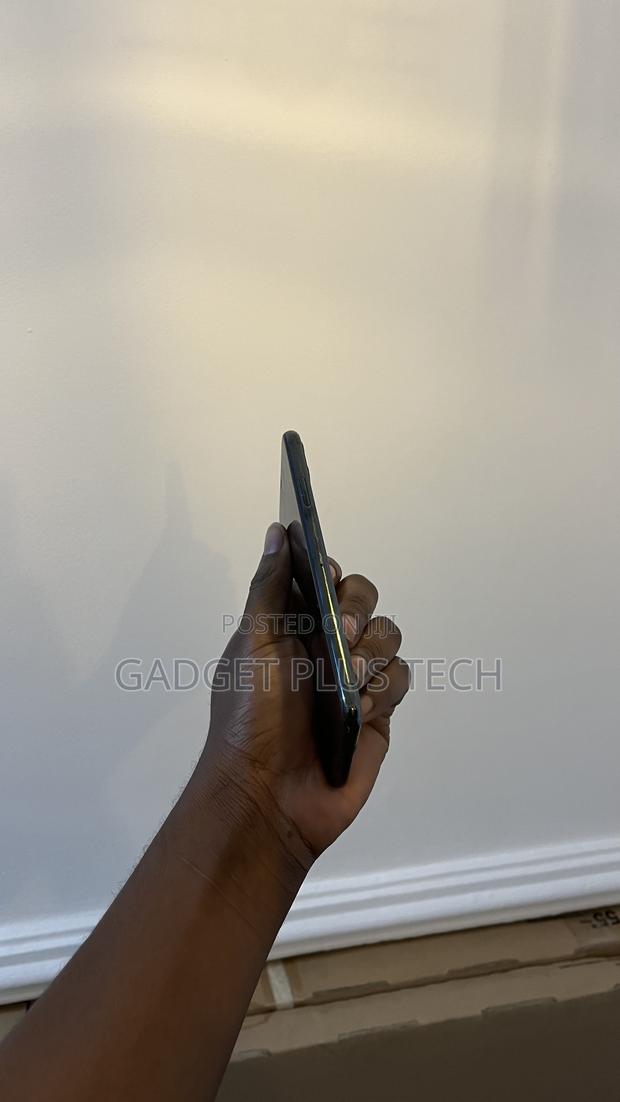 Apple iPhone 11 Pro Max 64 GB Green photo 4