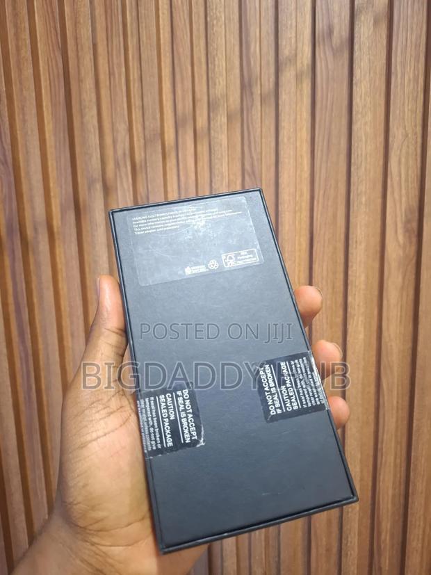 New Samsung Galaxy S22+ 5G 128 GB Black photo 2