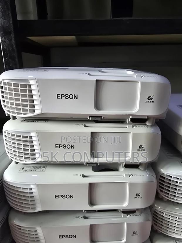 Epson Projector 4000 Lumens photo 2